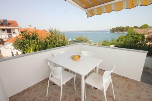 Apartment Preko 8232d