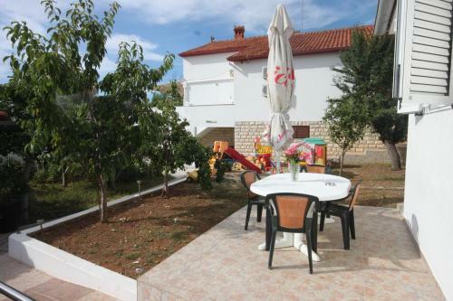 Apartment Preko 8232b