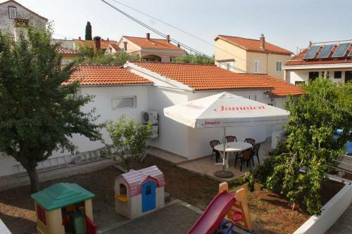 Apartment Preko 8232b