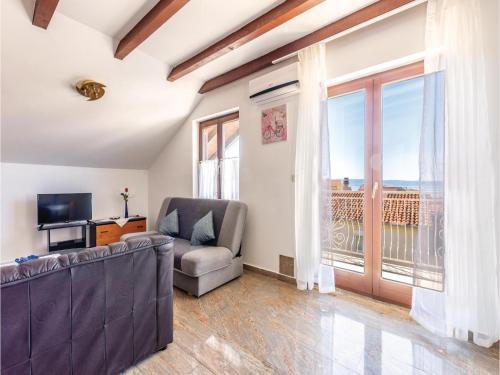 Two-bedroom Apartment In Podstrana