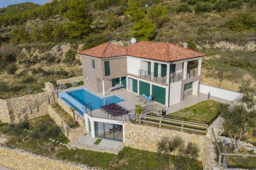 Ctst124/ Newly Built And Modern Villa With Private Pool