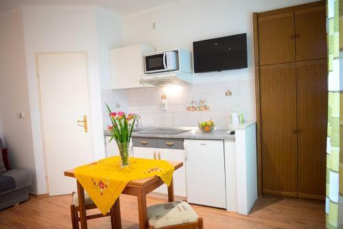 Hostal Apartments And Rooms Robert G