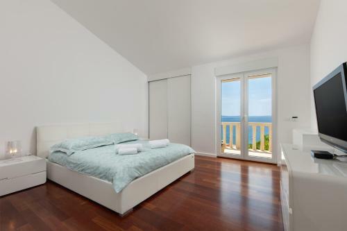Villa Gg: The White Villa