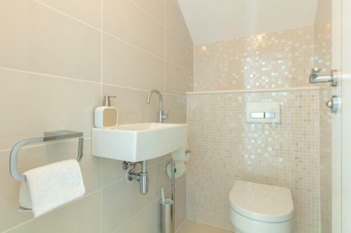 Villa Gg: The White Villa