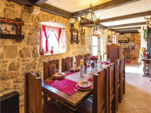 Two-bedroom Holiday Home In Podgora
