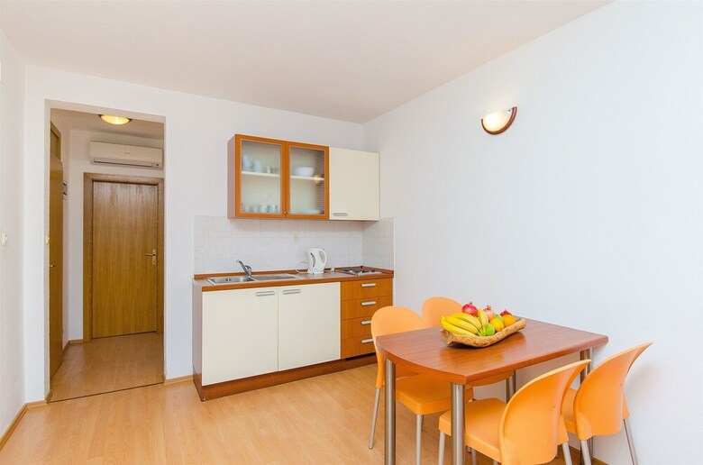 Hostal Apartments Villa Skala