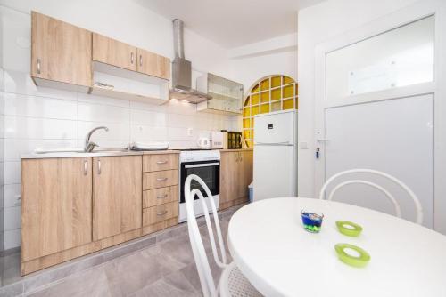 Apartments By The Sea Brist (Makarska) - 6867