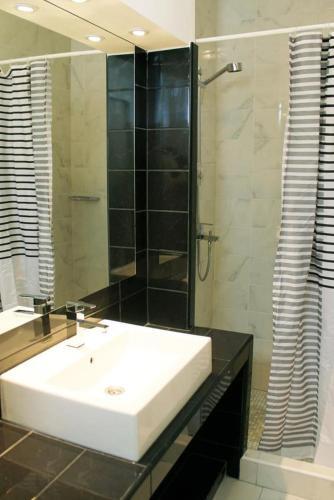 Apartments By The Sea Brist (Makarska) - 505