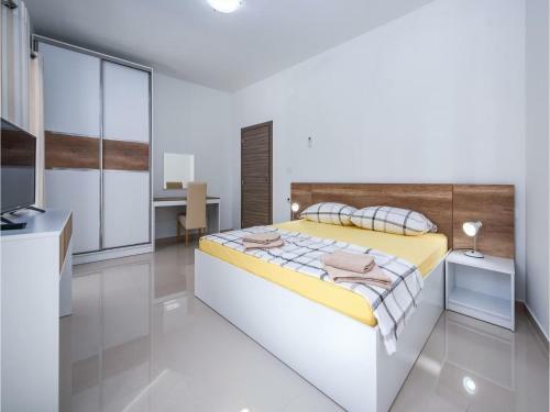 Three-bedroom Holiday Home In Plomin