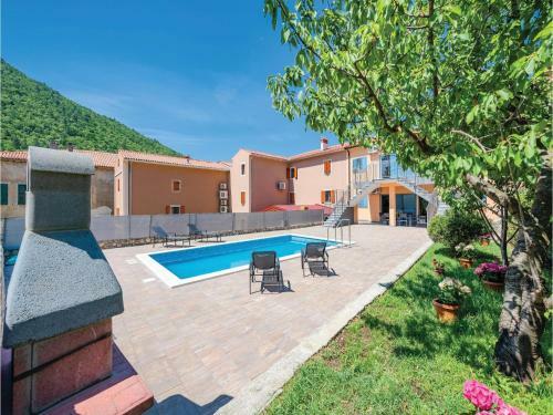 Three-bedroom Holiday Home In Plomin