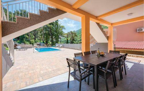 Three-bedroom Holiday Home In Plomin