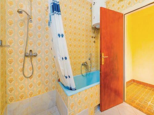 Two-bedroom Apartment In Plomin