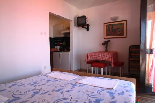 Apartments By The Sea Brist (Makarska) - 13011