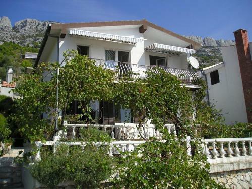 Apartments With A Parking Space Pisak (omis) - 1009
