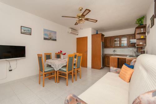 Miran Apartments Pisak