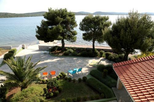 Apartment Pirovac 13692b