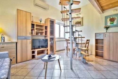 Hostal Lana House With Apartment