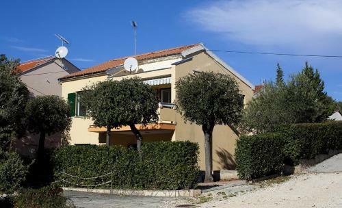 Apartment Petrcane 14327a