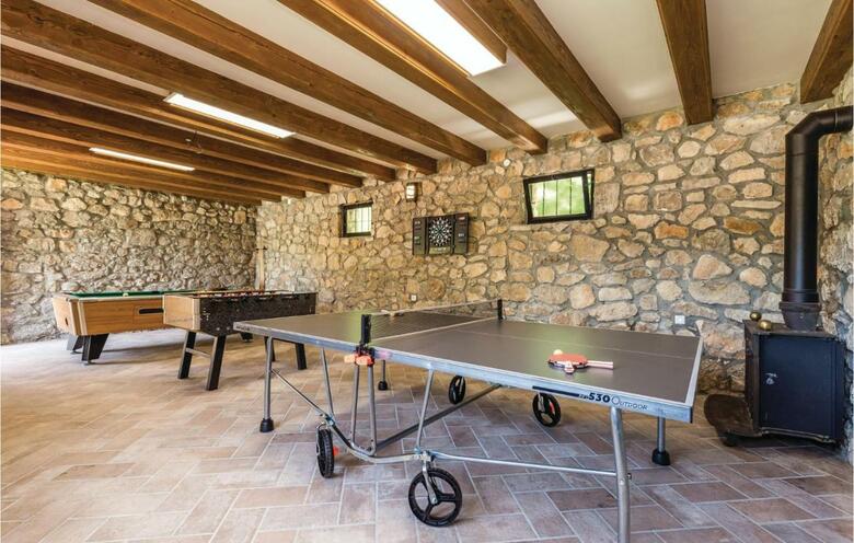 Four-bedroom Holiday Home In Perusic