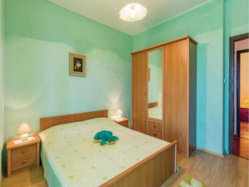 Three-bedroom Apartment In Peroj
