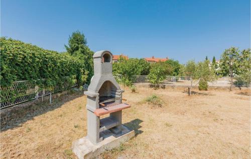 Three-bedroom Apartment In Peroj
