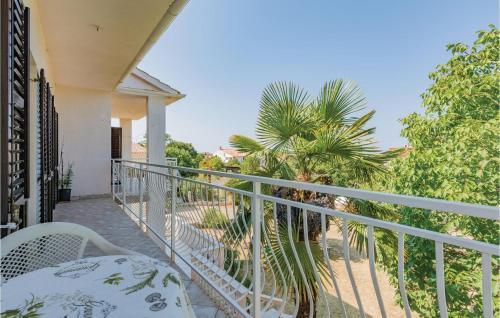 Three-bedroom Apartment In Peroj