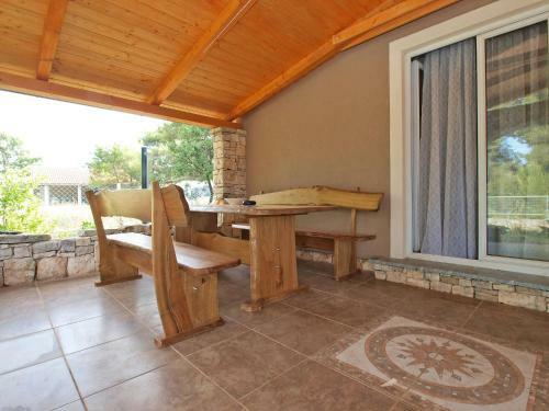 House Nikola 1422