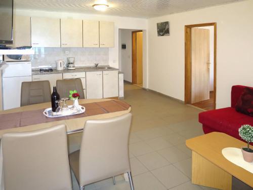 Apartment Haus Branimir (vir106)