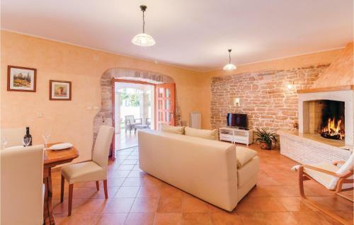 Three-bedroom Holiday Home In Pazin