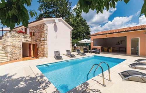 Three-bedroom Holiday Home In Pazin