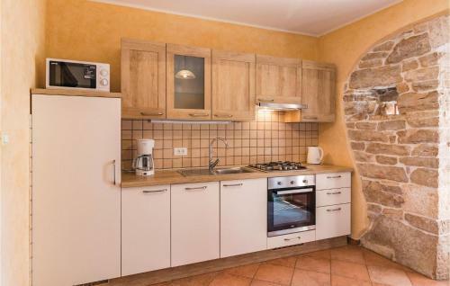 Three-bedroom Holiday Home In Pazin