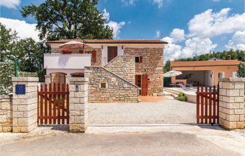Three-bedroom Holiday Home In Pazin