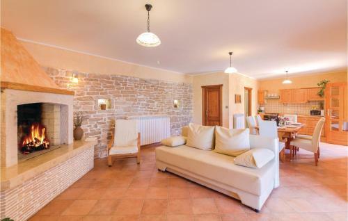 Three-bedroom Holiday Home In Pazin