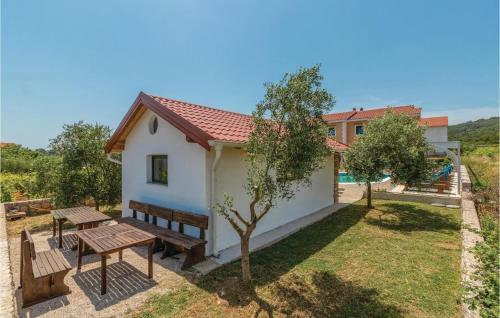 Eight-bedroom Holiday Home In Pasman