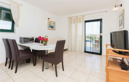 Eight-bedroom Holiday Home In Pasman