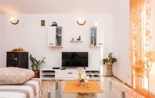 Five-bedroom Holiday Home In Pakostane
