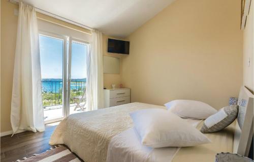Three-bedroom Holiday Home In Pakostane