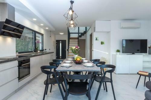 Apartamentos Villa Lasti With Private Swimming Pool
