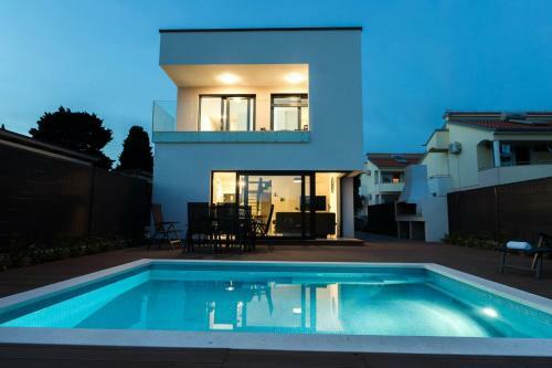 Apartamentos Villa Lasti With Private Swimming Pool