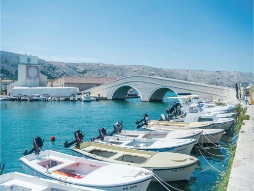 Two-bedroom Holiday Home In Pag
