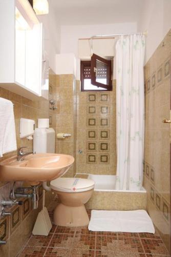 Hostal Triple Room Pag 3298c