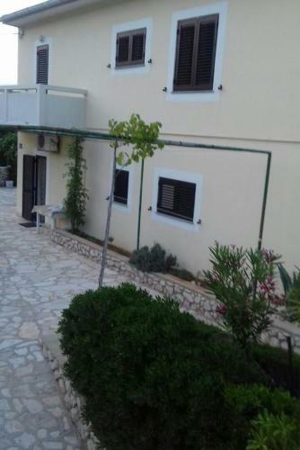 Apartment Pag 12590b