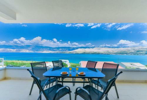 Crowonder Pag View Apartments