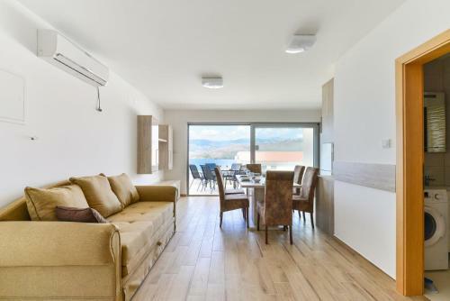 Crowonder Pag View Apartments