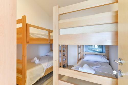 Crowonder Pag View Apartments