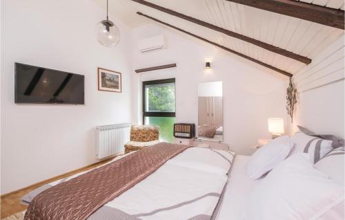 Three-bedroom Holiday Home In Ozalj