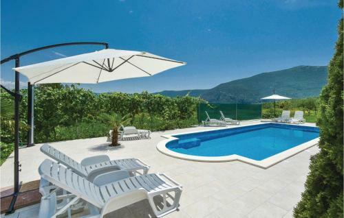 Two-bedroom Apartment In Ostrvica