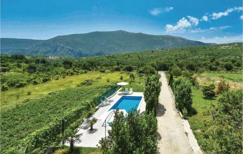 Three-bedroom Apartment In Ostrvica
