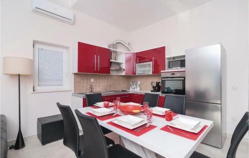 Three-bedroom Apartment In Ostrvica