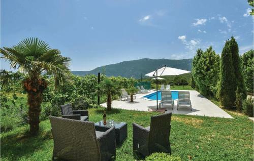 Three-bedroom Apartment In Ostrvica
